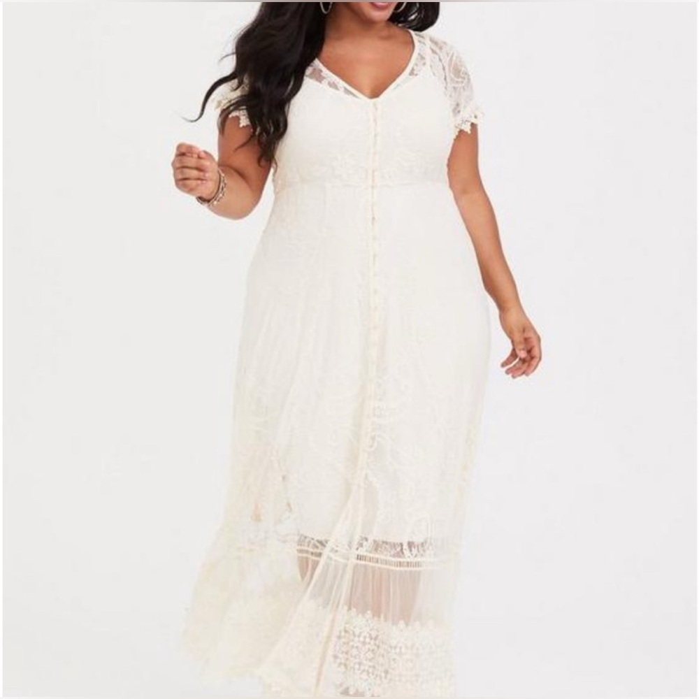 Torrid cream button front  Lace Maxi Dress size 00 / 10